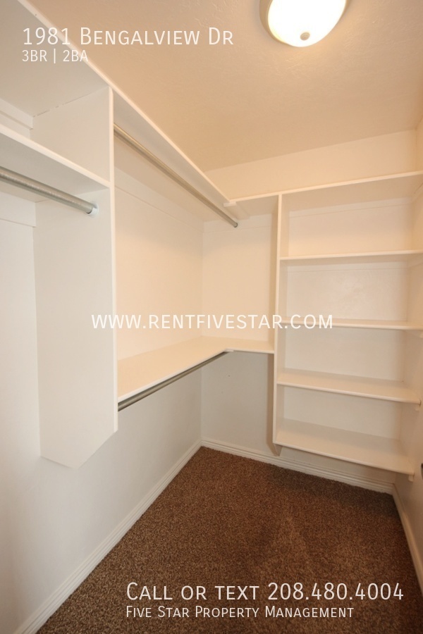 Building Photo - Newer Construction Townhome Available! Vis...