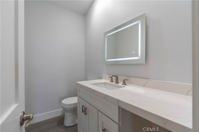 Building Photo - 633 Vista Bonita