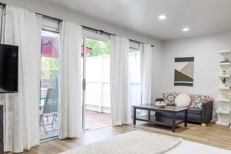 Building Photo - 5534 Alcove Ave