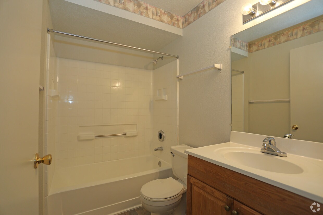 Monterey Lakes Apartments Largo
