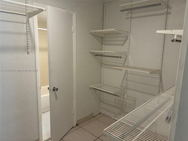 Building Photo - 9651 SW 77th Ave