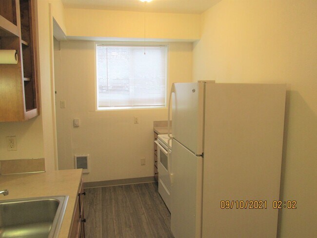 Building Photo - 8525
