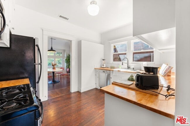 Building Photo - 2217 Marathon St