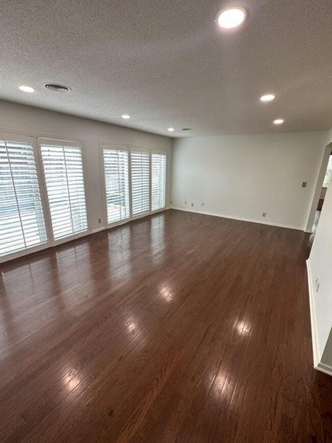 Building Photo - 2BD/2BA Condo located in Germantown!