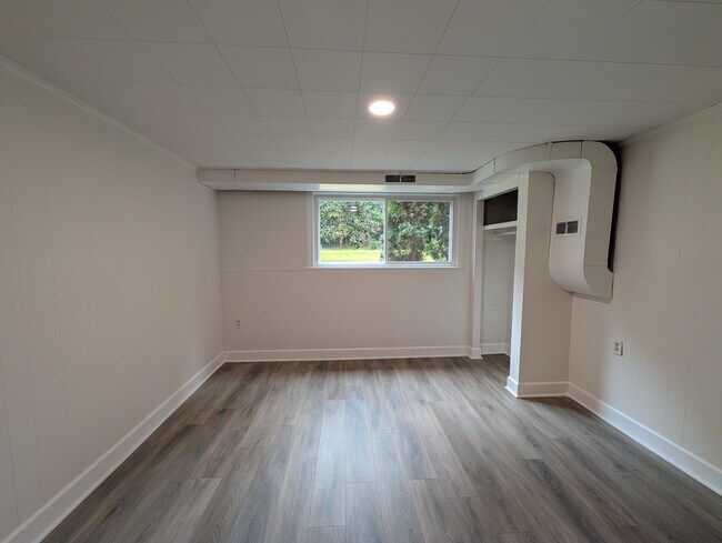 Building Photo - 514 Morreene Rd