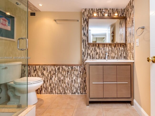 Building Photo - 1410 S Ocean Dr