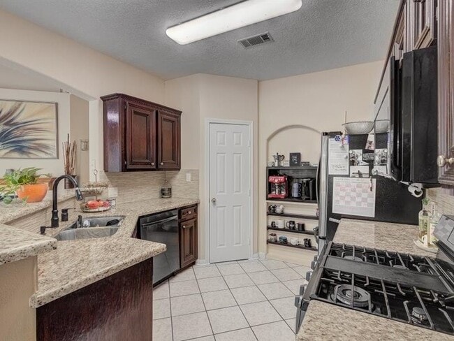Building Photo - 8422 Tavenor Ln