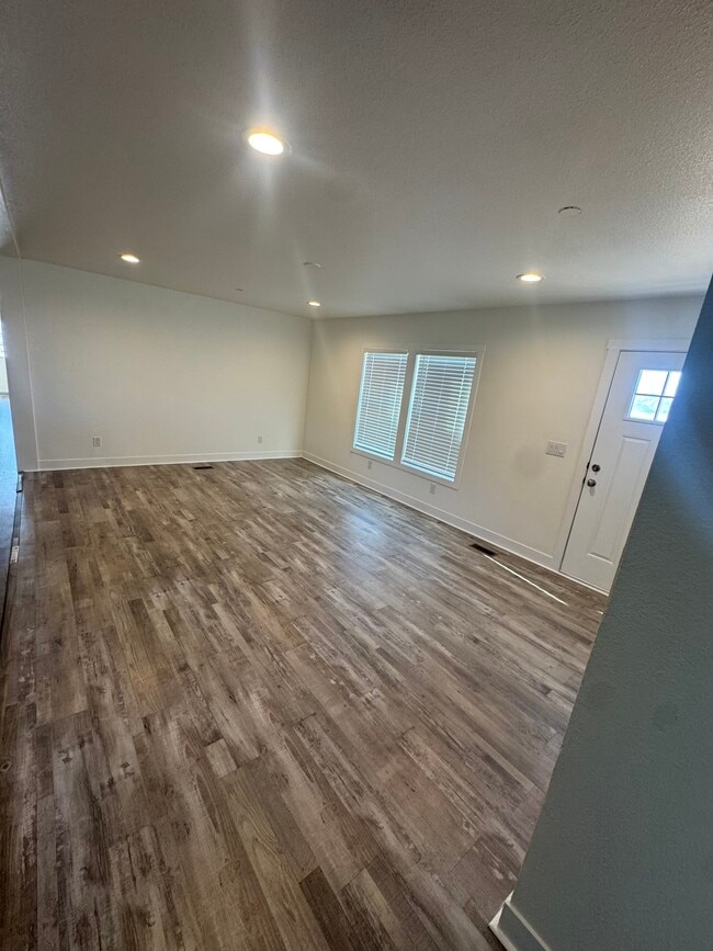 Building Photo - 9175 Alamo Ave