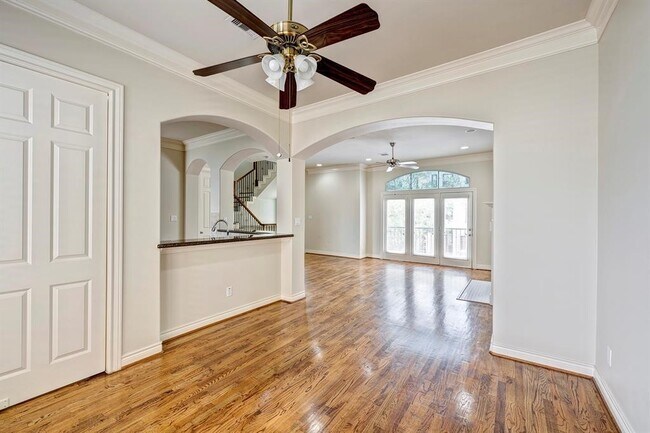 Building Photo - 2514 Maxroy St