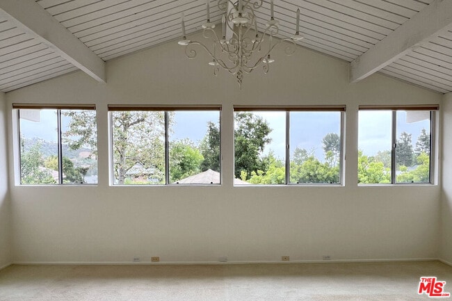 Building Photo - 2325 Banyan Dr