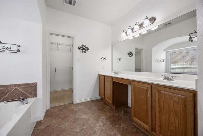 Building Photo - 2403 Beeleigh Ct