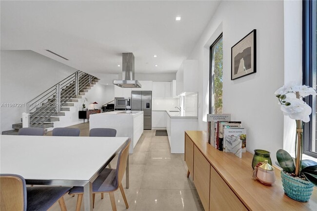 Building Photo - 3465 SW 3rd Ave