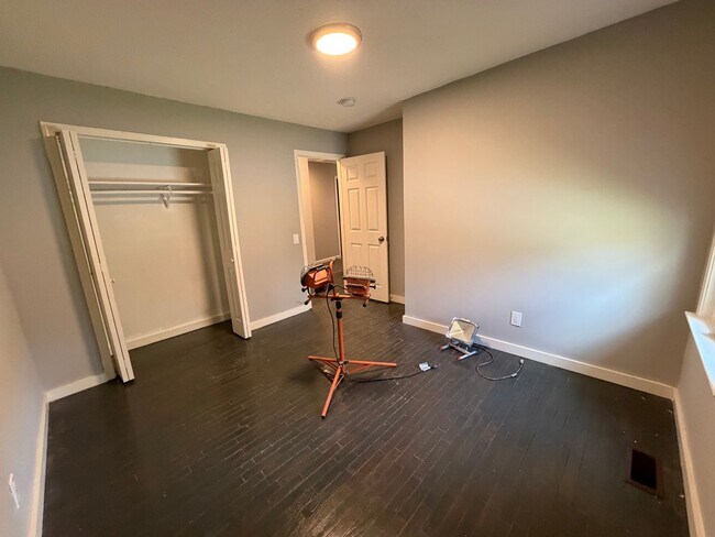 Building Photo - Charming 4/2.5 House in Armuchee- $1,995