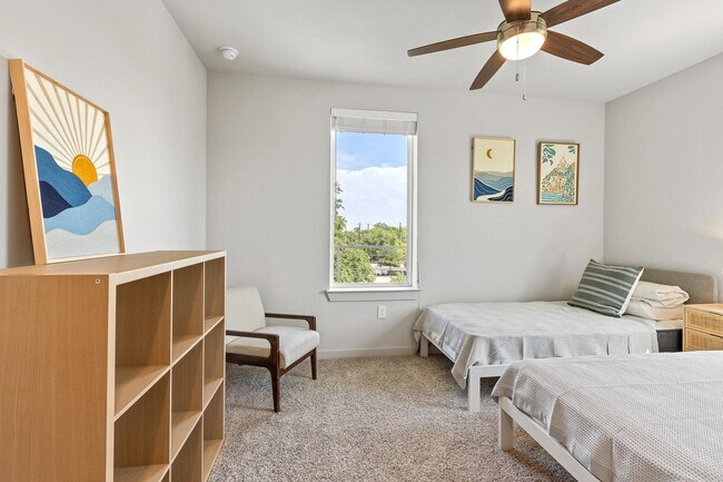 Building Photo - 5820 1/2 Cameron Road-SI FL3-ID1303393P