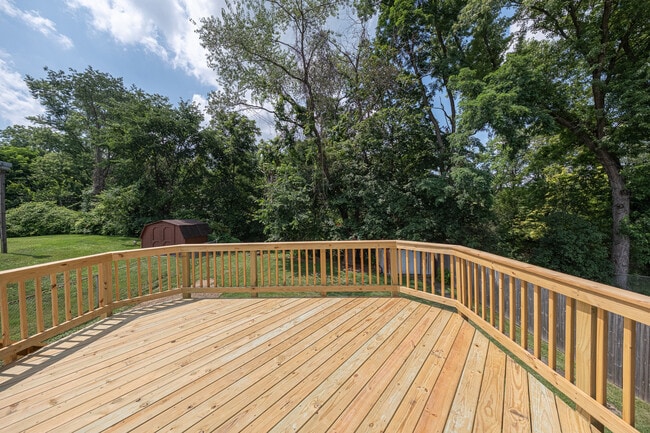 Building Photo - 734 Millers Run Rd