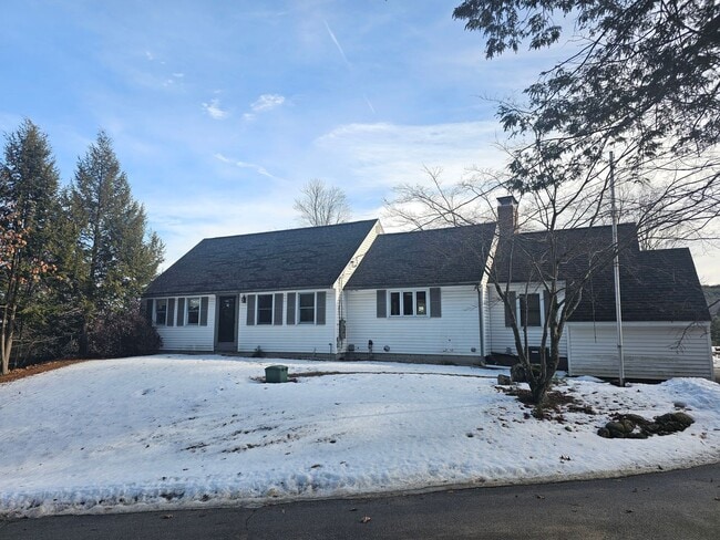 Building Photo - 4 Bedroom, 2.5 Bath House for Rent