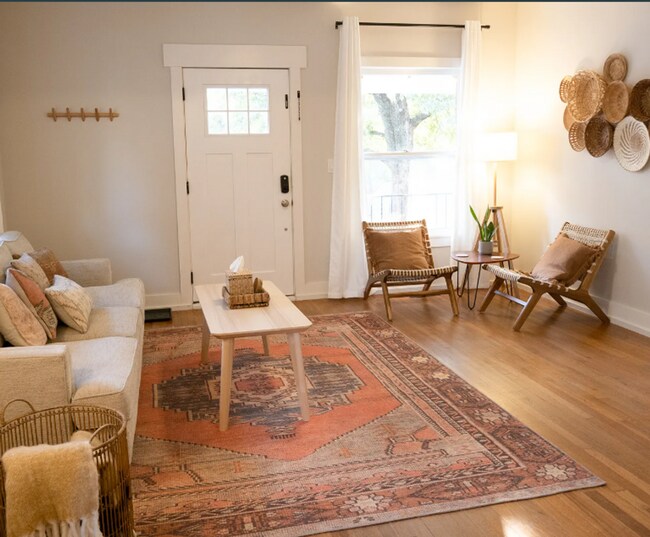 Building Photo - 3 Bed | 1 Bath Near Downtown Tulsa!