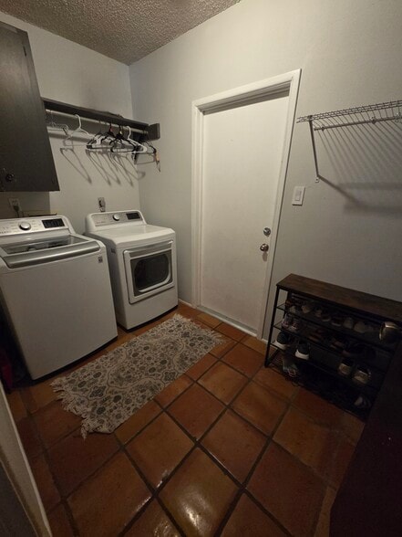 Washer and dryer - 9311 Fallworth St