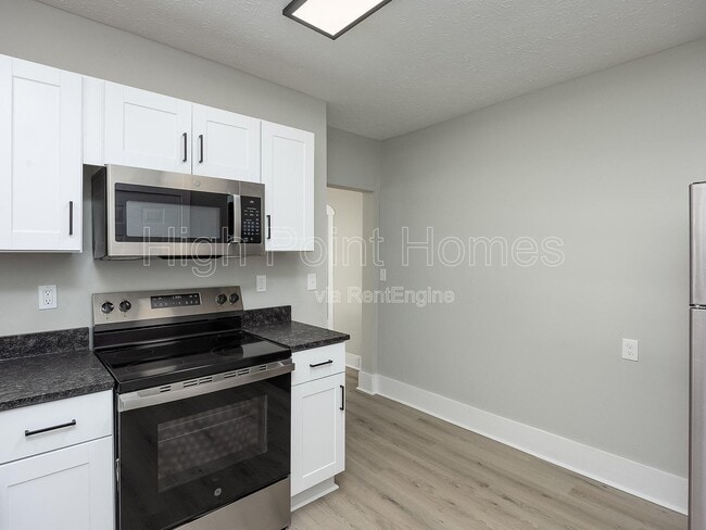 Building Photo - 5350 Slayton Ave