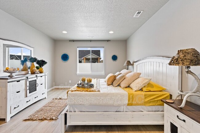 Building Photo - 5673 W Rockingham Dr