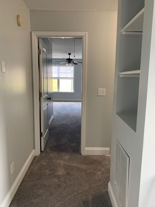 Building Photo - Lovely Eastside Townhome Condo Near Vet School- 3BR/3BATH!