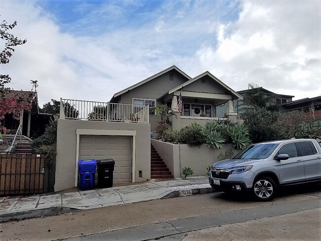 Primary Photo - Craftsman Style Home in South Park!!