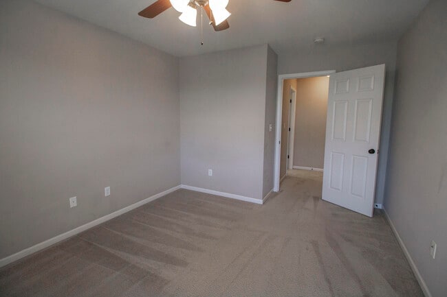 Building Photo - 5000 Derby Ridge Dr