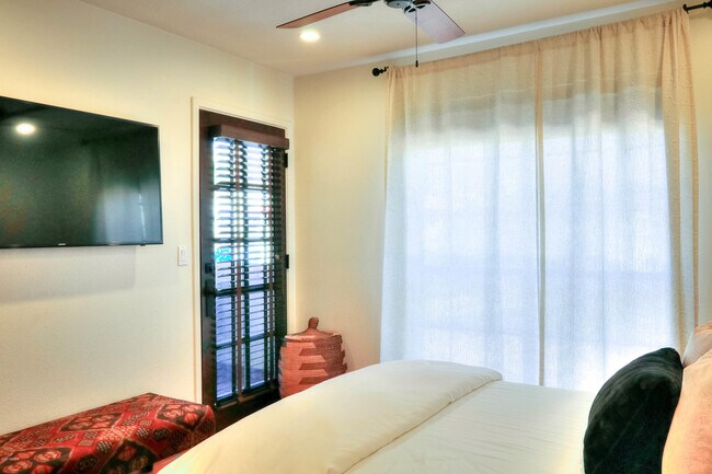 Building Photo - 7557 N Dreamy Draw Dr