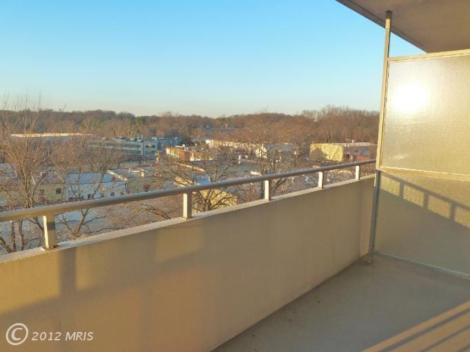 Balcony with gorgeous light - 5101 River Rd
