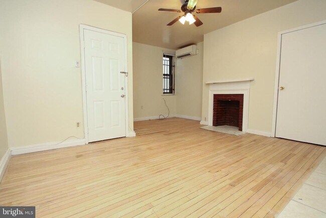 Building Photo - 320 S 15th St