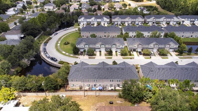 Building Photo - 211 Moultrie Village Ln