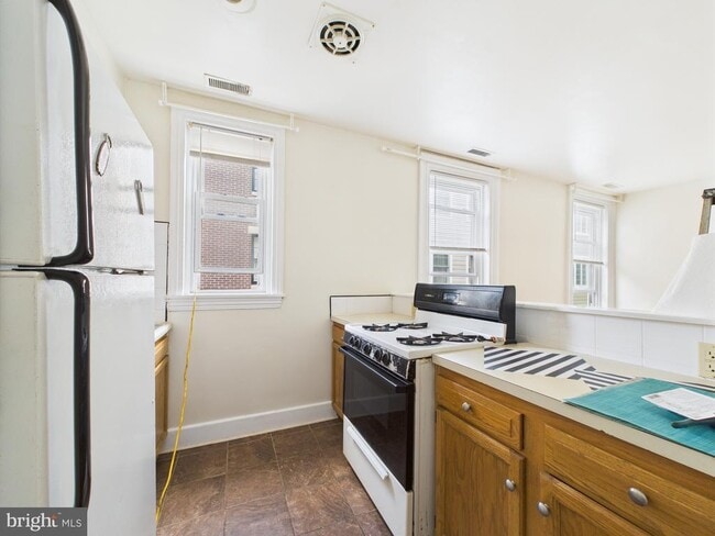 Primary Photo - 3829 Hamilton St