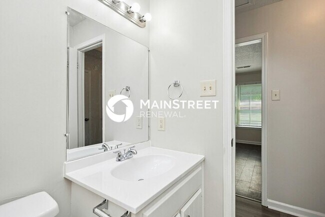 Building Photo - 3 Bedroom Pet-Friendly Home in Memphis, TN with Main Street Renewal