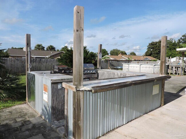 Building Photo - 12134 Longwood Dr