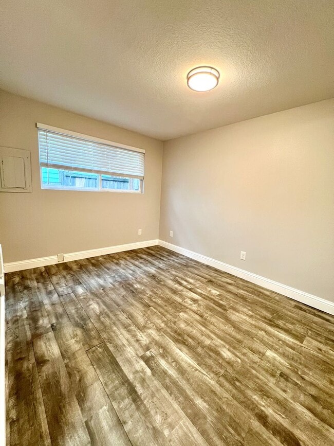 Building Photo - LUPUS01