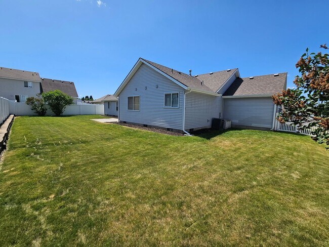 Building Photo - Beautiful Home In Greenacres
