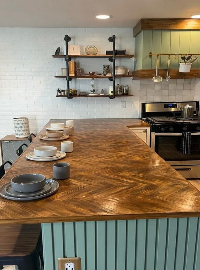 Building Photo - 2674 E Washington St