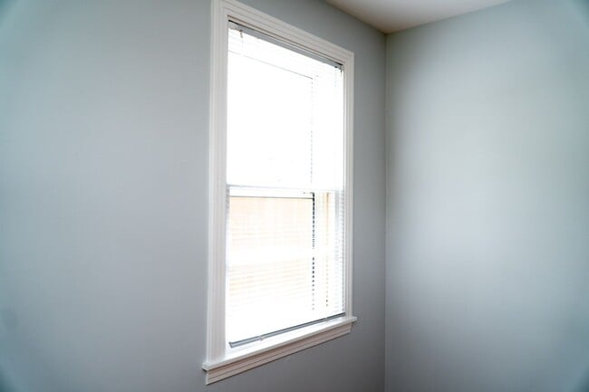 Building Photo - Four bedroom in Nashville