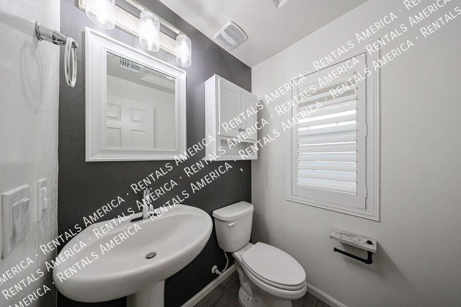 Building Photo - 1857 W 22nd Ave