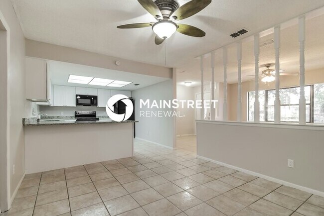 Building Photo - 3 Bedroom Pet-Friendly Home in Kissimmee, FL with Main Street Renewal
