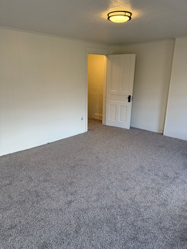 Building Photo - Cozy & Quiet Home in Glen Rock