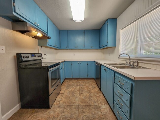 Building Photo - 3 Bedroom 2 Bath brick home in Shawnee