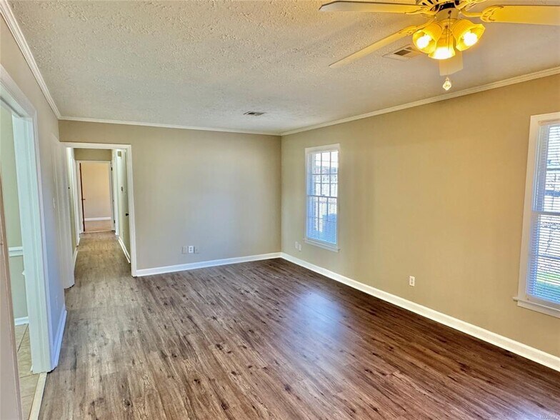 Building Photo - 761 Forestdale Dr