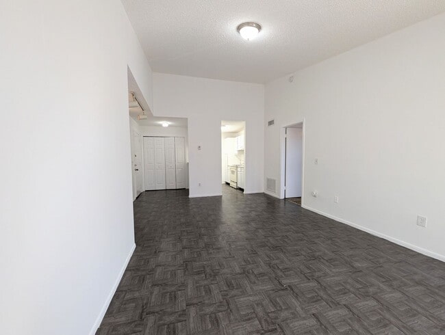 Building Photo - Charming 1 Bedroom / 1 Bathroom Condo – Pompano Beach