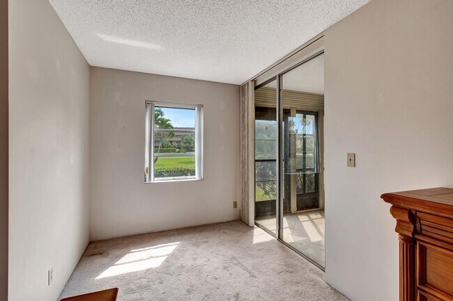 Building Photo - 6795 Huntington Ln