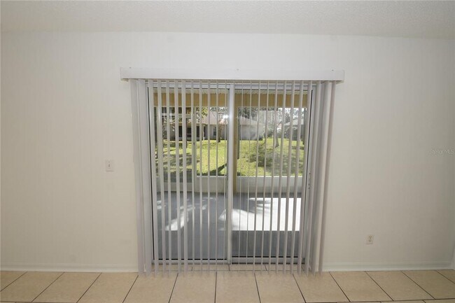 Building Photo - 12 Pierce Ln