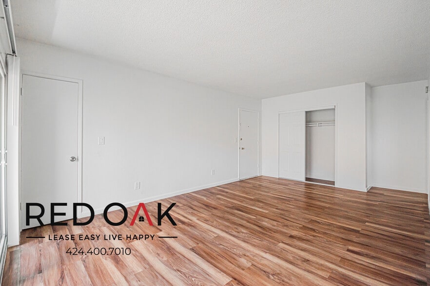 Building Photo - 10714 Western Ave