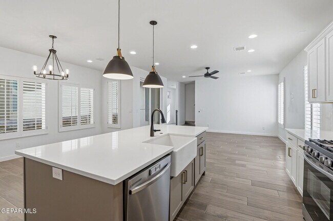 Building Photo - 4512 Mark Avizo