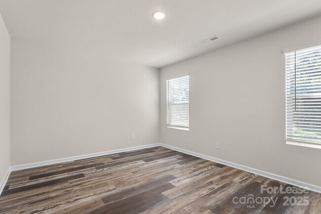 Building Photo - 117 Dogwood Vlg Trl