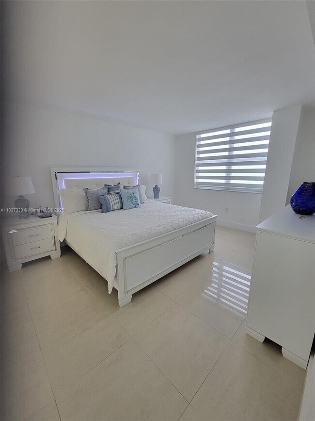 Building Photo - 5701 Collins Ave